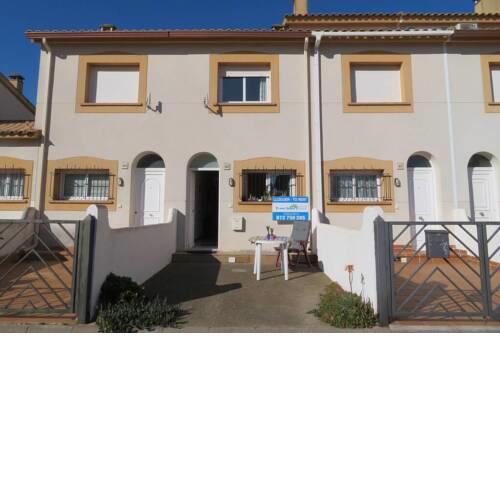 Town house in Estartit, near beach and centre.