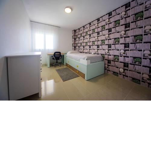 Townhouse in Calle Santa Rufina 5