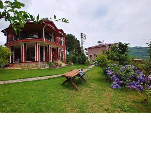trabzon bahçeli manzaralı villa