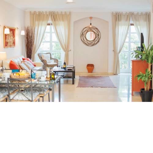 Traditional, quiet and spacious 2BR (127m) City Center.