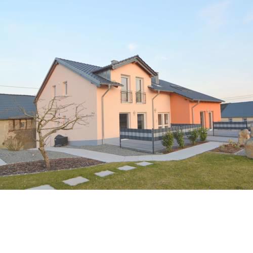 Tranquil Holiday Home in Ellscheid near Volcanic Lakes