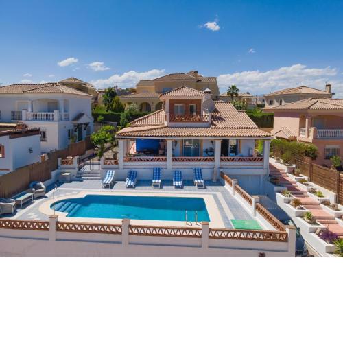 Tranquil Private 4-Bed Villa with Mountain views