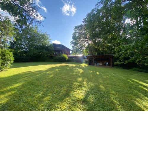 Traumhaus aus Holz auf 2200qm Grundstück im Grünen