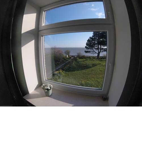 Traumwohnung mit Meerblick und Strandkorb