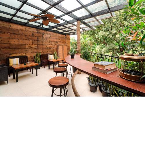 Treehouse Suites - Boutique Serviced Apartment