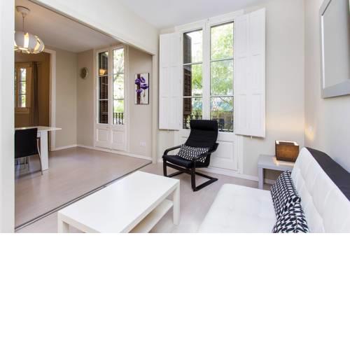Trendy 3 Bed Flat in Central Area