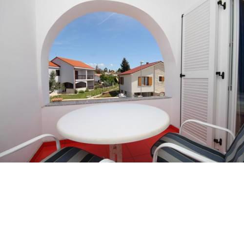 Triple Room Peroj 2235a