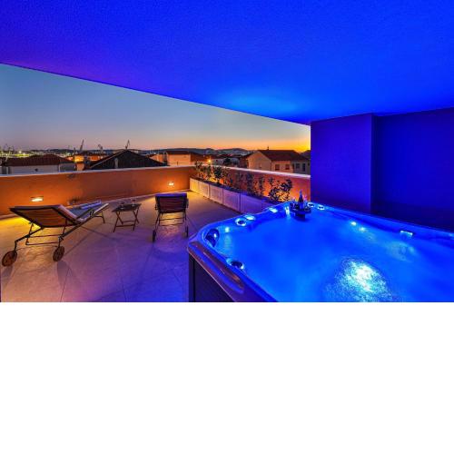 TROGIR - Villa City Gold with pool & whirpool