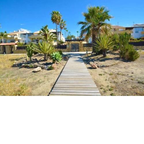 Tu casa en primera línea de playa de Marbella