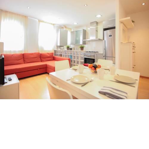 Two apartment duplex with private terrace, sleeps 6