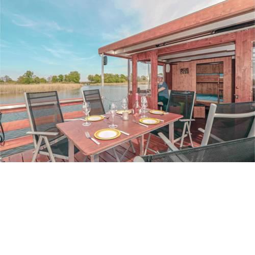 Two-Bedroom Accommodation in Radewege