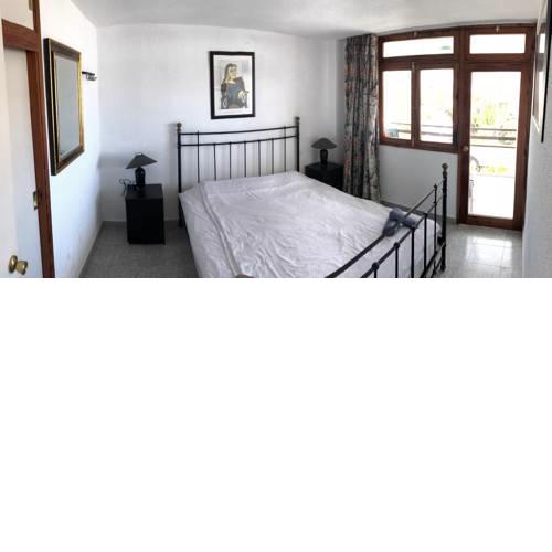 Two bedroom apartment 2 min from beach