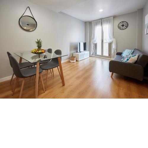 Two bedroom apartment in apart hotel with jacuzzi Alicante centre