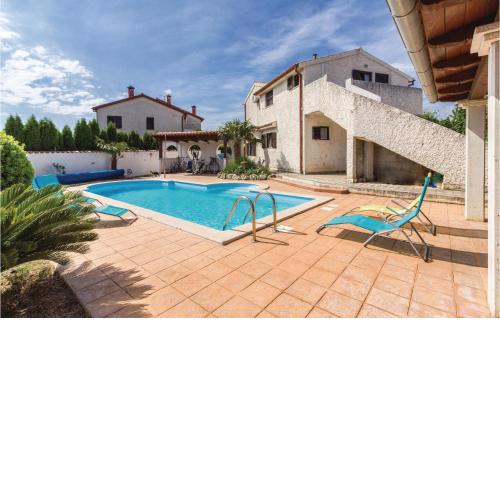 Two-bedroom Apartment In Banjole 2