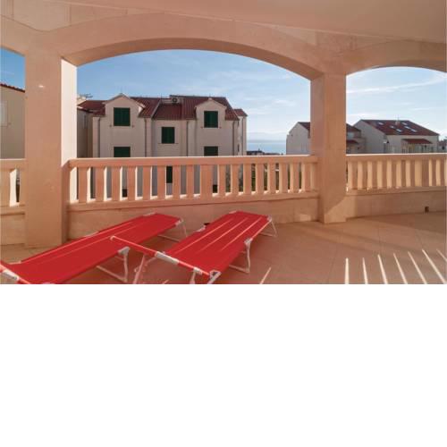 Two-Bedroom Apartment in Bol