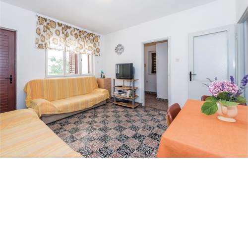 Two-Bedroom Apartment in Brodarica