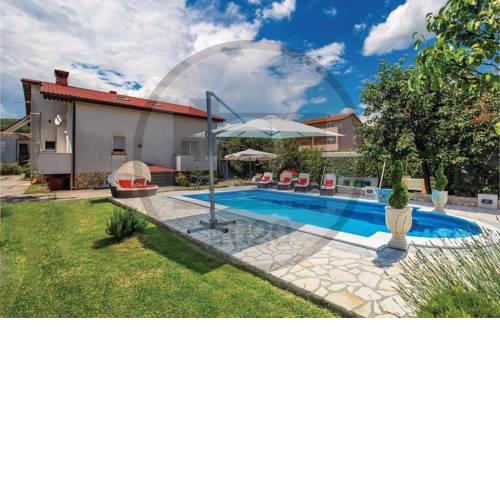 Two-Bedroom Apartment in Drazice