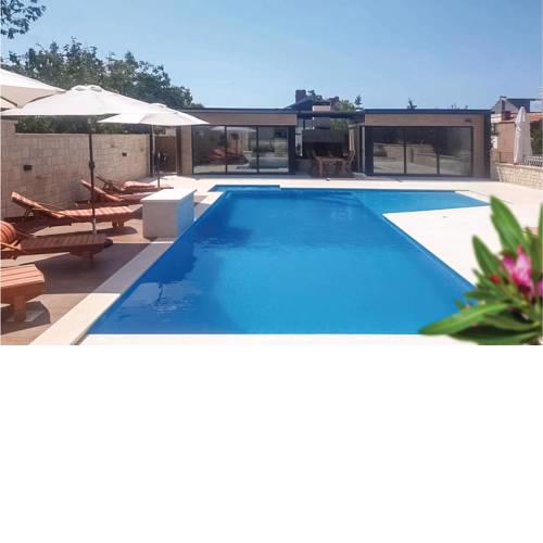 Two-Bedroom Apartment in Kastel Stari