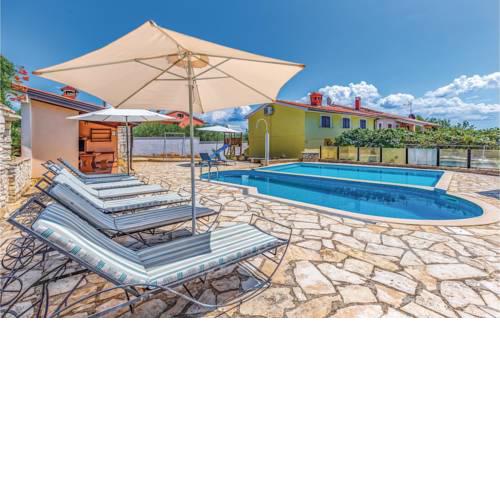 Two-Bedroom Apartment in Kastelir