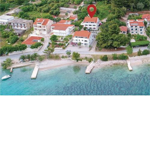 Two-Bedroom Apartment in Kuciste-Perna