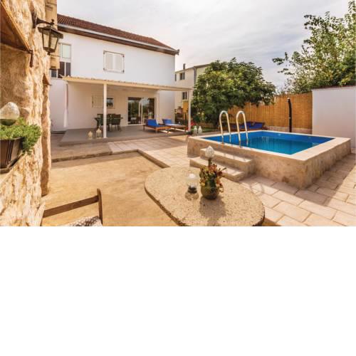 Two-Bedroom Apartment in Metkovic