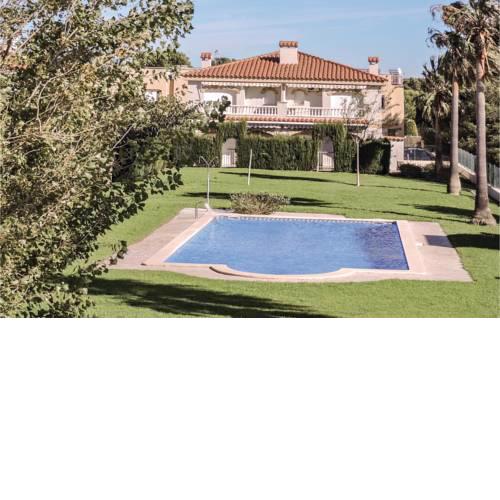Two-Bedroom Apartment in Miami Platja