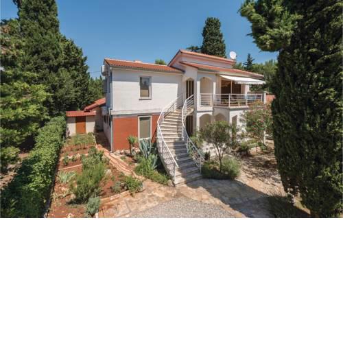 Two-Bedroom Apartment in Premantura