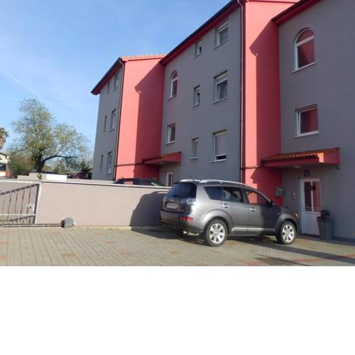 Two-Bedroom Apartment in Pula X