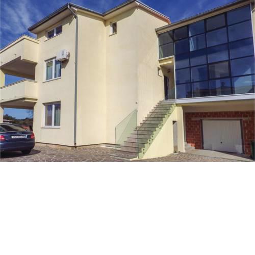 Two-Bedroom Apartment in Pula