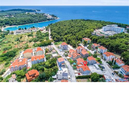 Two-Bedroom Apartment in Pula
