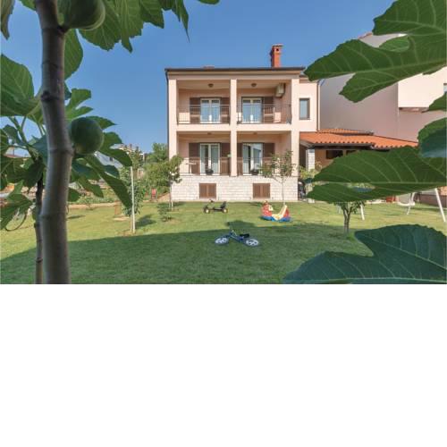 Two-Bedroom Apartment in Pula