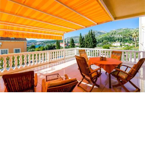 Two-Bedroom Apartment in Slano