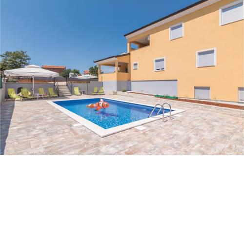 Two-Bedroom Apartment in Sorici-Kanfanar