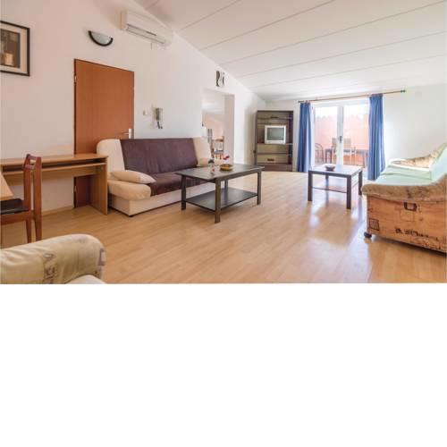 Two-Bedroom Apartment in Valbandon
