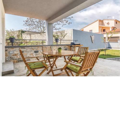 Two-Bedroom Apartment in Vodnjan