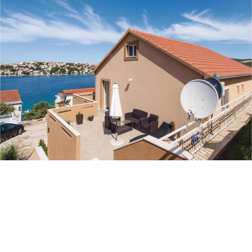 Two-Bedroom Apartment in Zatoglav