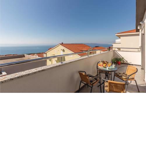 Two-Bedroom Apartment Makarska with Sea View 06