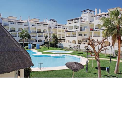 Two-Bedroom Apartment Manilva with an Outdoor Swimming Pool 06