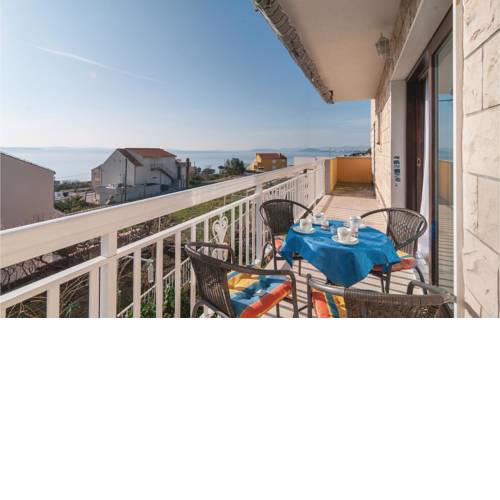 Two-Bedroom Apartment Podstrana with Sea View 08