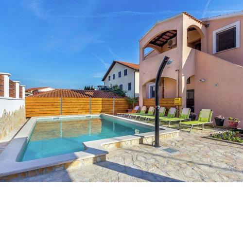 Two bedroom apartment situated in private house with shared pool