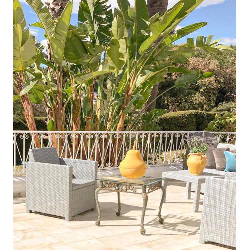 Two bedroom apartment, terrace, pool and gardens near Puerto Banus