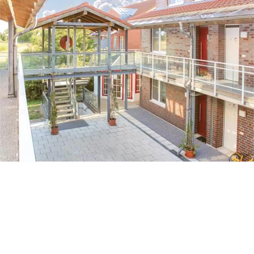 Two-Bedroom Apartment with a Fireplace in Hohen Wieschendorf