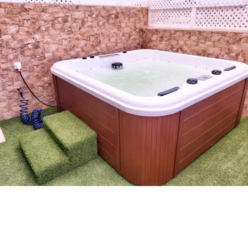 Two bedroom apartment with jacuzzi