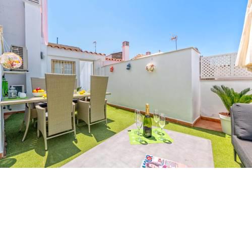 Two-bedroom with terrace Hanna