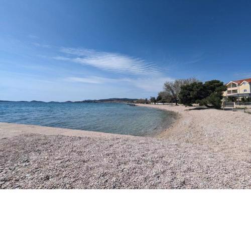 Two bedrooms apartment 50m from the beach
