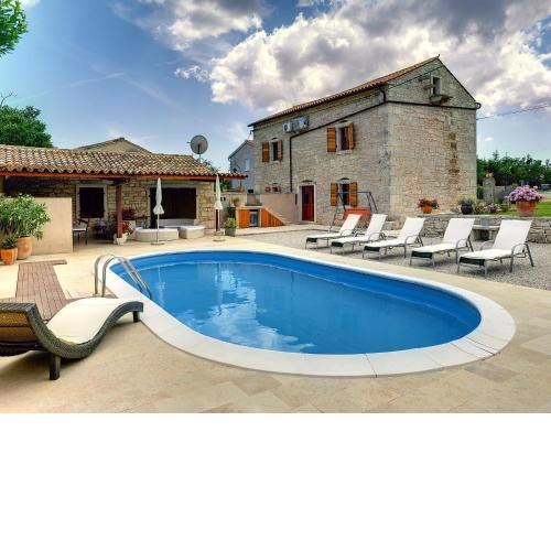Typical Istrian Villa Casa Smolica with swimming pool perfect for relaxing