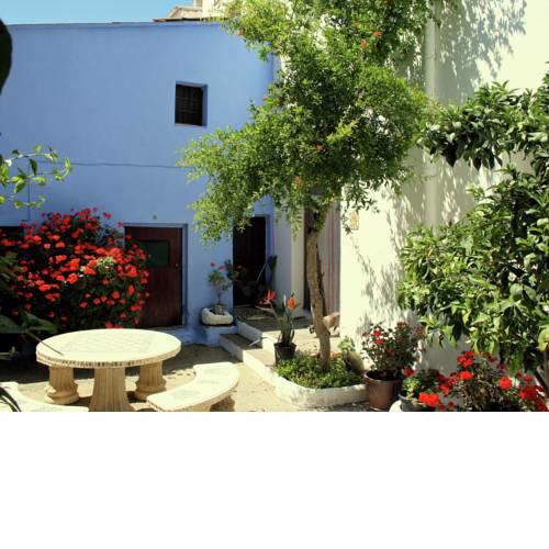 Typical Spanish town house with a sunny patio, 5km from the Costa Tropical