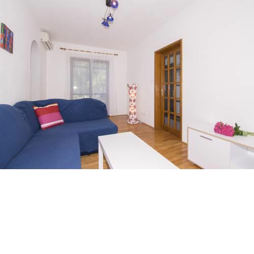 Udoban i prostran apartman u Banjolama, Apartman KATICA