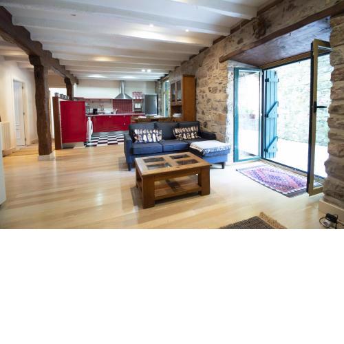 UgartE By Smiling Rentals