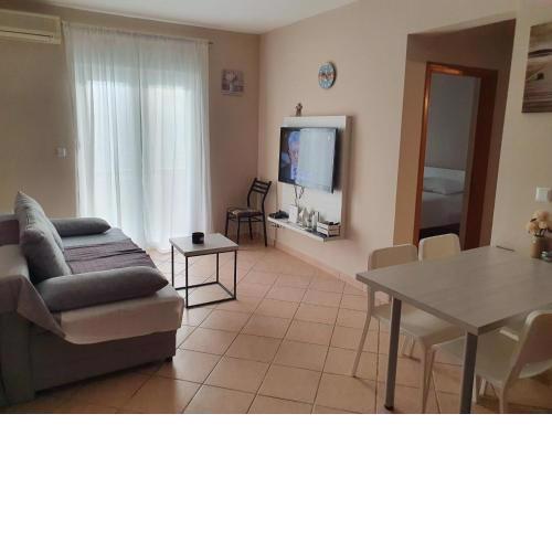 Ugodan stan u Baškoj Vodi, blizina mora i centra+P